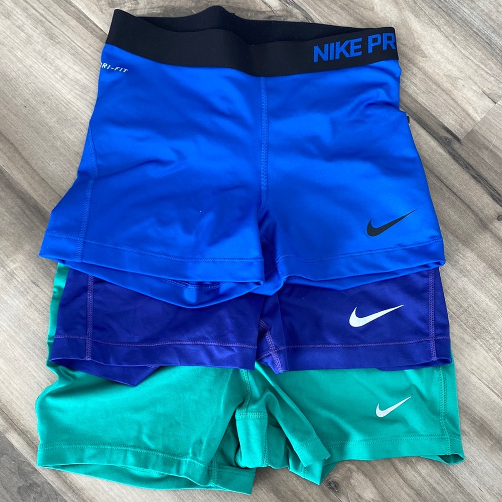 3 pairs of Nike spandex